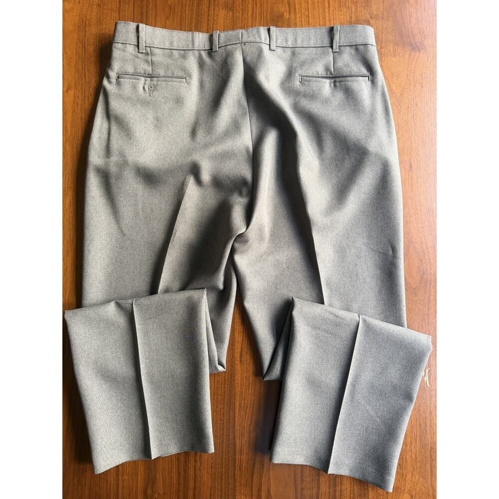 Vintage Levi's Men's Brown Action Slacks - Size 40x32 - Picture 4 of 4